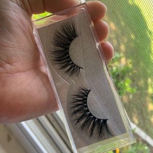 Selling lashes